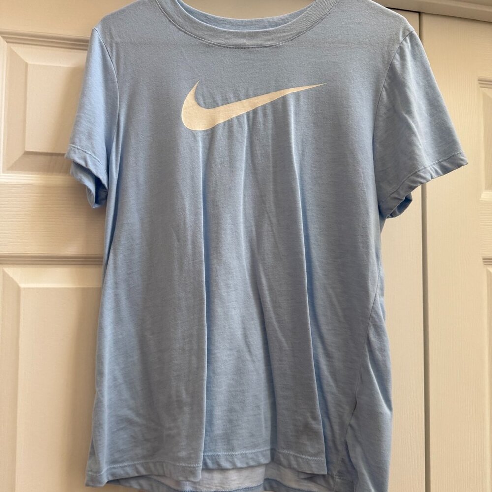 Women's Light Blue Nike Short Sleeve T-Shirt Size Medium